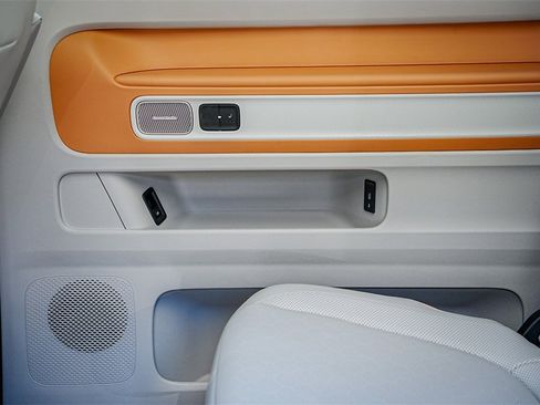 New 2025 Volkswagen ID. Buzz Pro S Plus image 32