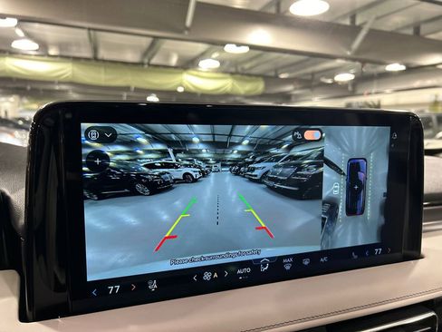 Used 2026 Lincoln Aviator AWD image 16