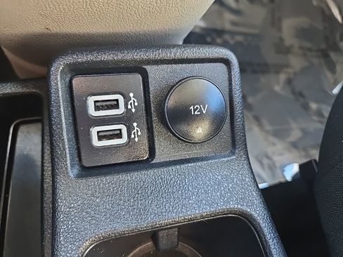 Used 2022 Ford Transit Connect XLT image 17