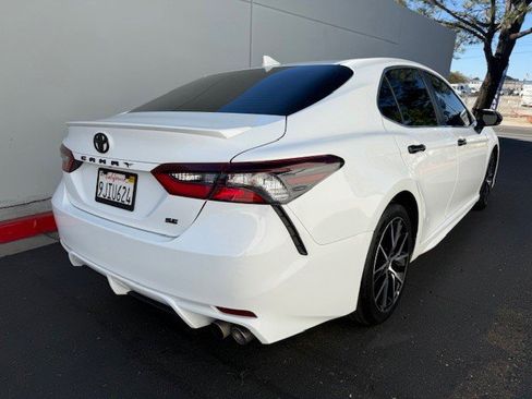Used 2024 Toyota Camry SE image 3