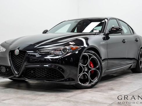 Used 2022 Alfa Romeo Giulia Veloce RWD image 1