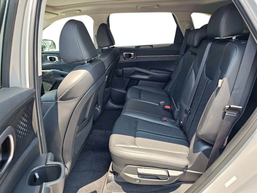 Certified 2026 Kia Sorento S w/ S Panoramic Sunroof Package FWD image 33