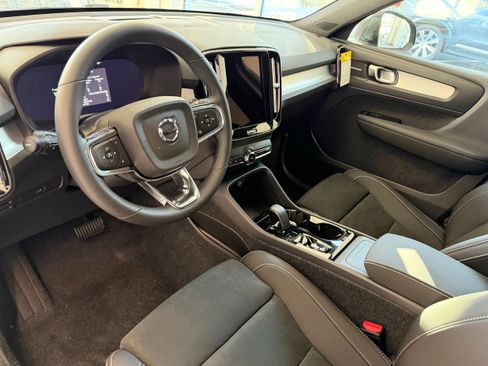 New 2026 Volvo XC40 B5 Ultra w/ Protection Package Premier AWD/4WD image 14