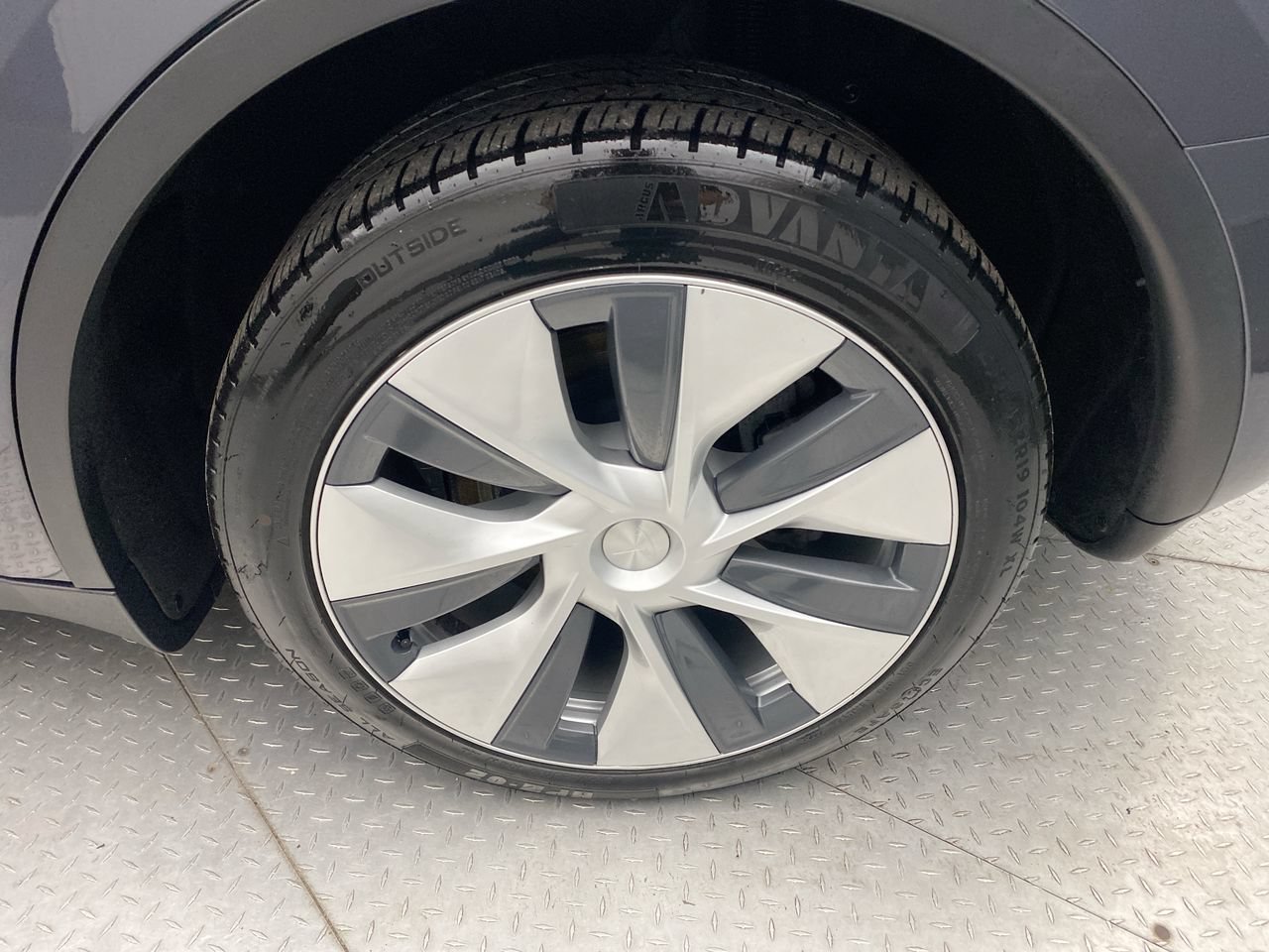 Used 2023 Tesla Model Y Long Range AWD/4WD image 10