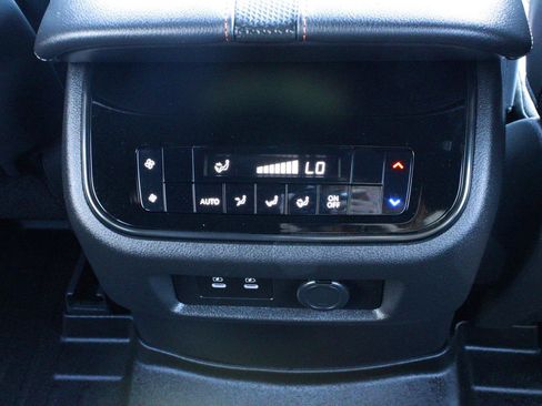 Used 2025 Nissan Armada PRO-4X AWD/4WD image 25
