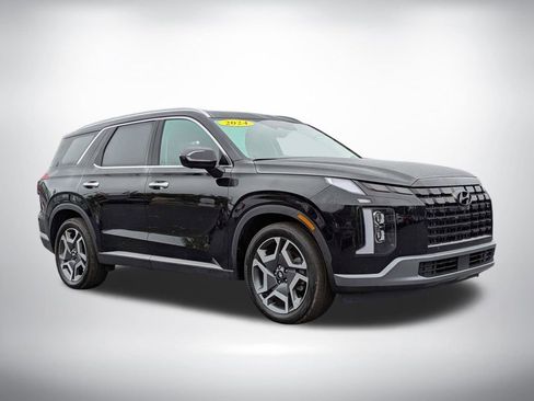Used 2024 Hyundai Palisade SEL w/ Premium Package FWD image 2