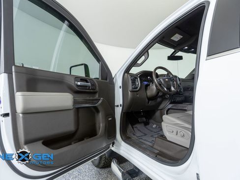 Used 2020 Chevrolet Silverado 2500 LTZ w/ LTZ Texas Edition image 9