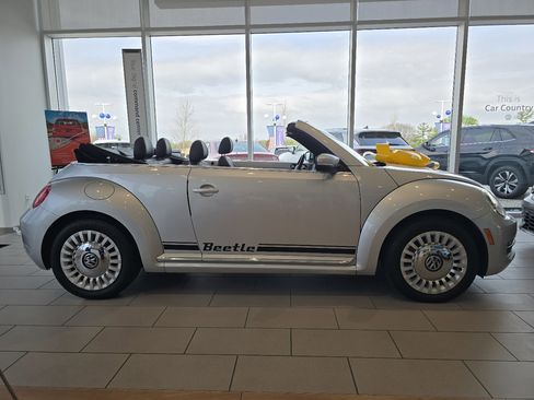 Used 2014 Volkswagen Beetle 2.5 FWD image 18