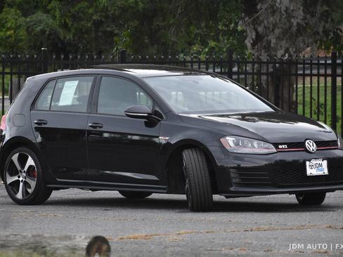 Used 2015 Volkswagen GTI SE FWD image 4