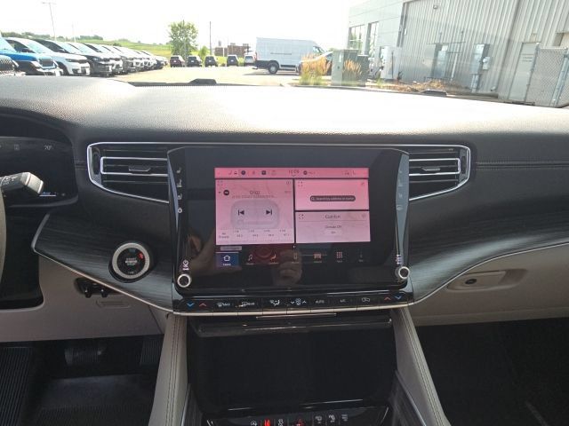 Used 2024 Jeep Wagoneer L Series II w/ Convenience Group I AWD/4WD image 29
