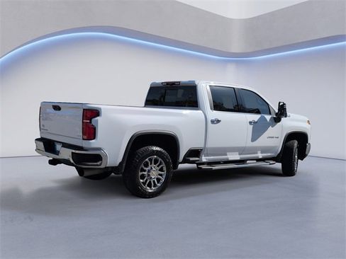 Used 2026 Chevrolet Silverado 2500 LTZ w/ LTZ Premium Package image 4
