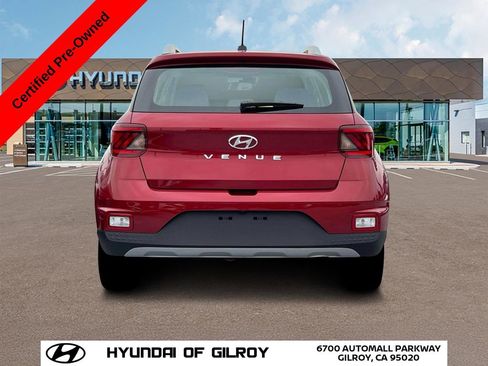 Used 2025 Hyundai Venue SEL image 8