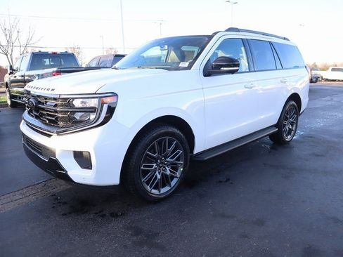 New 2026 Ford Expedition Platinum w/ Stealth Appearance Package image 12