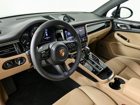 New 2026 Porsche Macan image 4