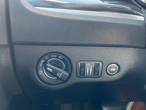 Used 2020 Chrysler 300 Touring L w/ Quick Order Package 2EF image 16