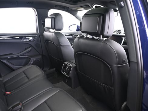 Certified 2025 Porsche Macan image 17