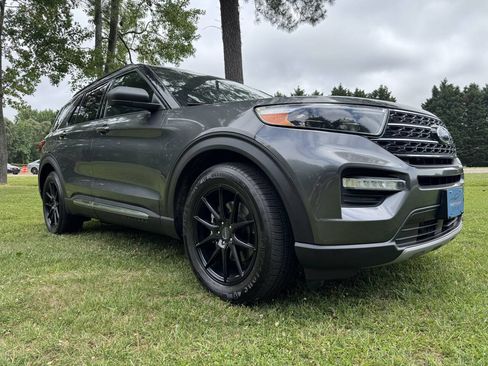 Used 2020 Ford Explorer XLT w/ Equipment Group 202A RWD image 10
