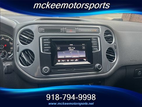 Used 2016 Volkswagen Tiguan S image 11