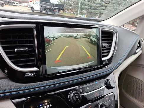 Certified 2021 Chrysler Pacifica Touring-L image 15