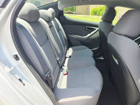 Used 2015 Hyundai Elantra SE w/ Option Group 02 FWD image 16