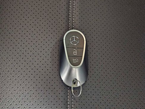 New 2025 Mercedes-Benz GLC 300 4MATIC image 42