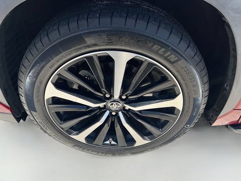 Used 2022 Toyota Highlander XSE FWD image 34
