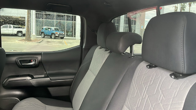 Used 2022 Toyota Tacoma TRD Sport w/ Technology Package AWD/4WD image 18