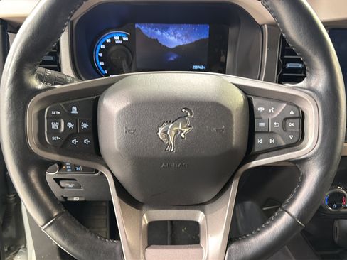 Used 2024 Ford Bronco Wildtrak AWD/4WD image 12