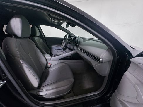 Used 2021 Hyundai Elantra SE image 29