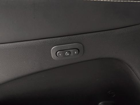 Used 2017 Jeep Grand Cherokee Overland w/ Jeep Active Safety Group image 35