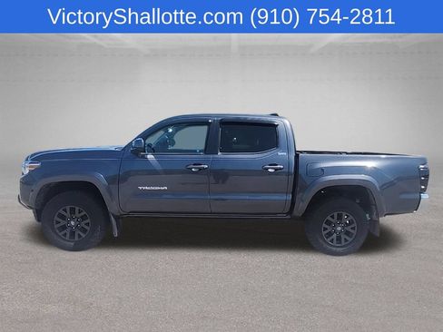 Used 2022 Toyota Tacoma SR5 AWD/4WD image 16