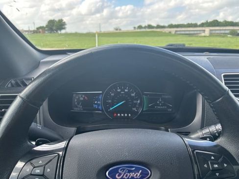 Used 2017 Ford Explorer XLT w/ Equipment Group 202A AWD/4WD image 13