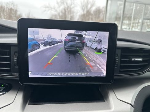 Used 2021 Ford Explorer XLT image 34