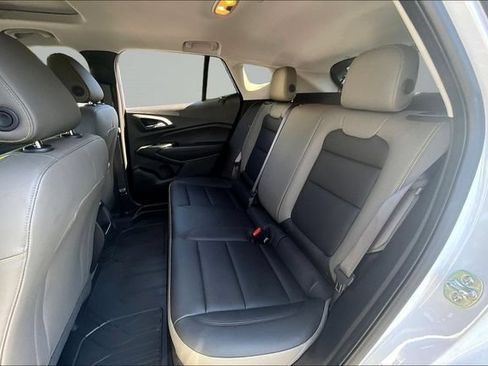 Used 2025 Chevrolet Trax ACTIV w/ Sunroof Package FWD image 21