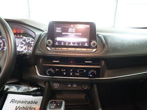 Used 2023 Nissan Rogue S AWD/4WD image 13