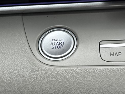 Used 2024 Hyundai Elantra Limited image 22