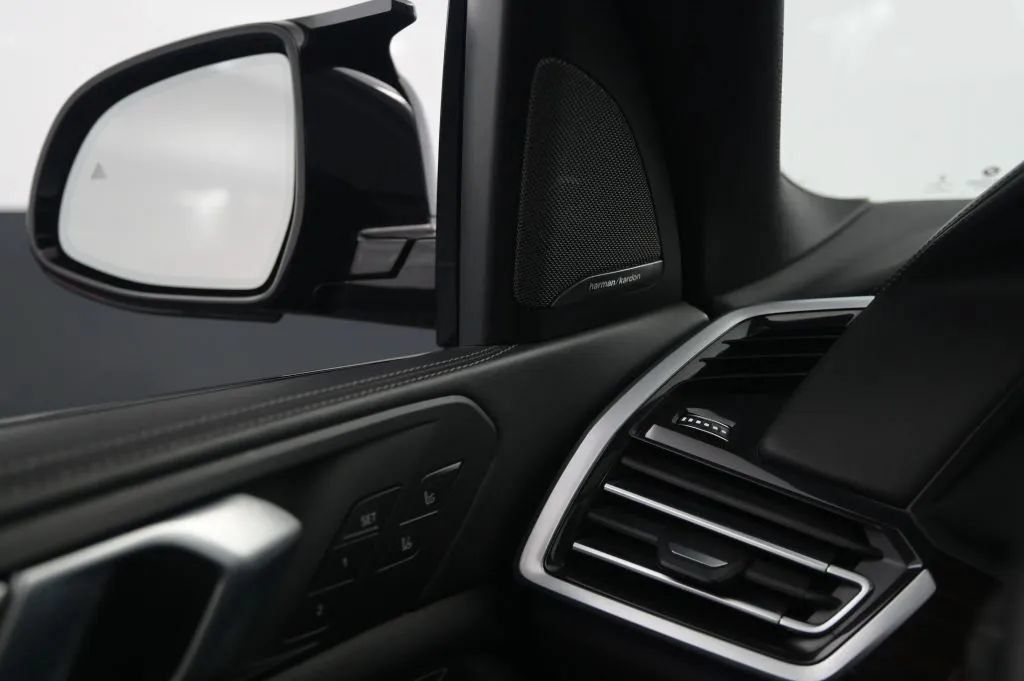 Used 2021 BMW X5 M50i AWD/4WD image 25