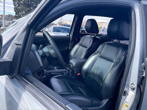 Used 2020 Toyota Tacoma TRD Off-Road w/ TRD Premium Off Road Package image 27