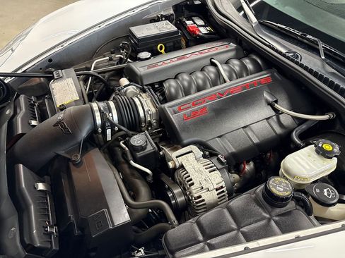 Used 2006 Chevrolet Corvette Coupe w/ Preferred Equipment Group RWD image 61