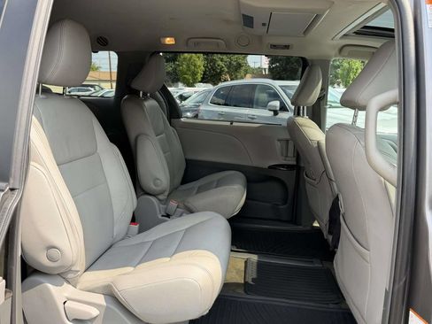 Used 2018 Toyota Sienna XLE Premium AWD/4WD image 13