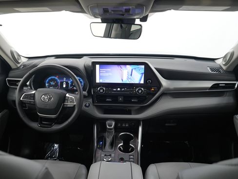 Used 2023 Toyota Highlander Platinum AWD/4WD image 14