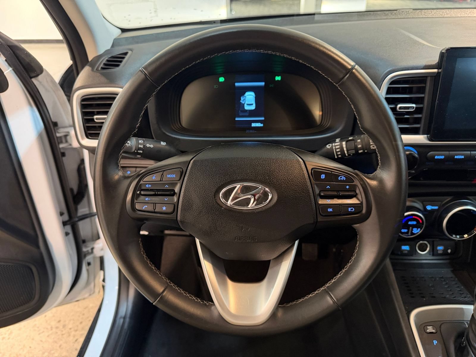 Used 2026 Hyundai Venue SEL FWD image 26