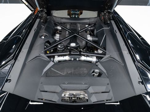 Used 2017 Lamborghini Aventador LP 700-4 image 32