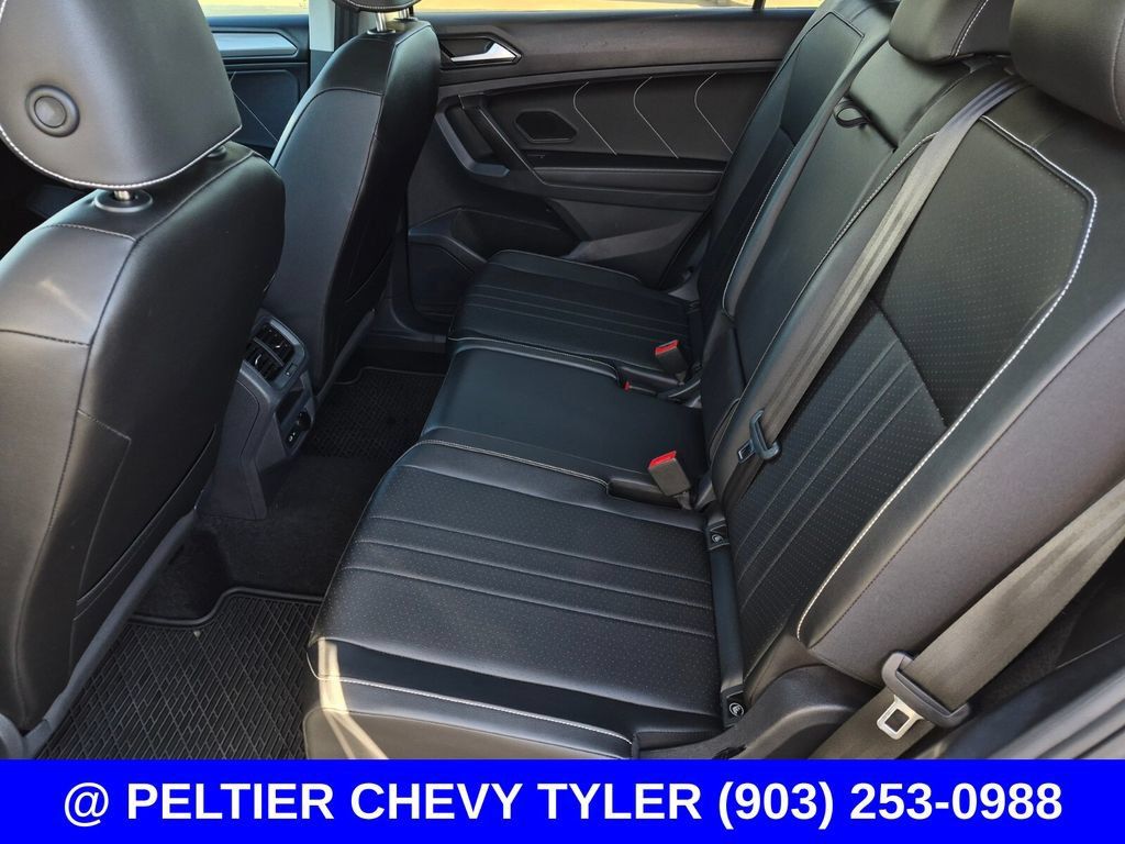 Used 2023 Volkswagen Tiguan SE w/ Panoramic Sunroof Package FWD image 34
