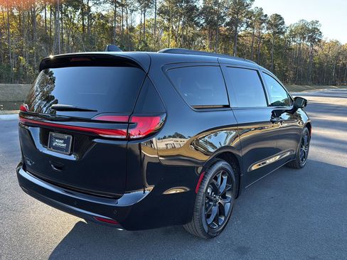New 2026 Chrysler Pacifica Select image 10