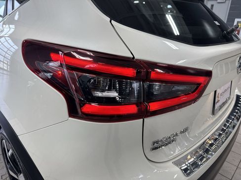 Certified 2022 Nissan Rogue Sport SL AWD/4WD image 36