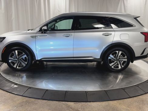 Certified 2023 Kia Sorento EX image 6
