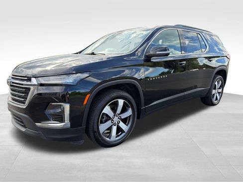 Used 2023 Chevrolet Traverse LT w/ LT Premium Package AWD/4WD image 1