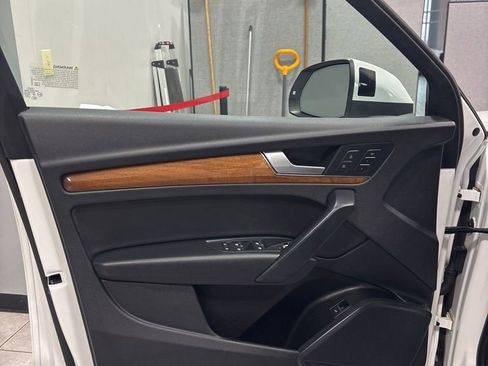 Used 2023 Audi Q5 2.0T Premium w/ Convenience Package image 12