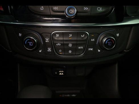 Used 2023 Chevrolet Traverse Premier image 30